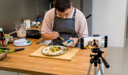 The chef is broadcasting live from workshop how to prepare a bean porridge with cauliflower