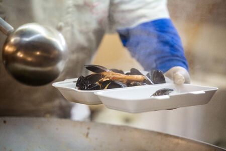 Fresh mussels at grill pan. Cozze ricettaの写真素材