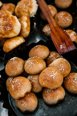 Close up of a group of mini sesame buns with sesame seeds.の写真素材