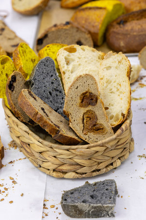 Slices of bread with raisins in wicker basketの写真素材