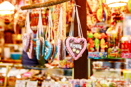 Gingerbread Hearts at German Christmas Market. Nuremberg, Munich, Berlin, Hamburg xmas market in Germany. Traditional ginger bread cookies called Lebkuchen in Germanの写真素材