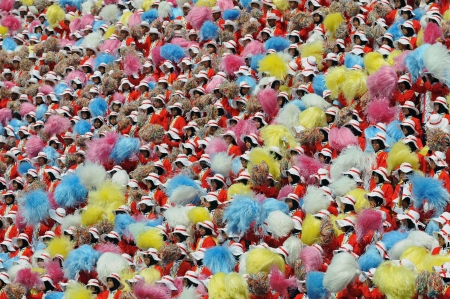 Kuala Lumpur, Malaysia - August, 30 2008: Crowd of Malaysian celebrating Malaysiaのeditorial素材