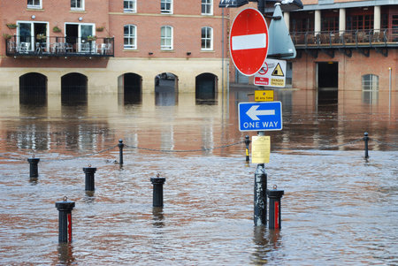 Submerged road sign on riverside of River Ouse in York の写真素材
