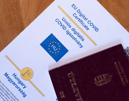 EU Digital COVID Certificate, EU DigitÃ¡lis Vakcina ÃtlevÃ©lの写真素材