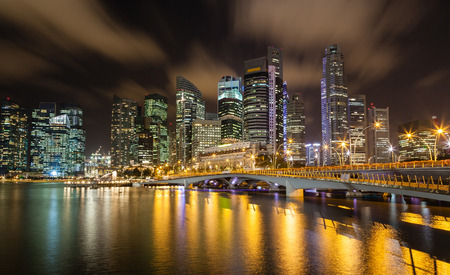 Night scene of Singapore cityscape showing the newly built Jubilee Bridge linking Merlion Park and the waterfront promenade in front of Esplanade. The 220-metre-long pedestrian bridge was officially opened on Mar. 31, 2015, to commemorate 50 years of indeのeditorial素材