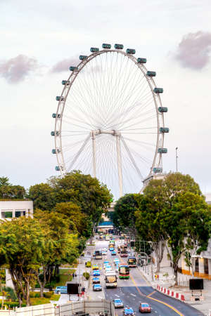 The Singapore Flyer ferris wheel dominates the skyline at Marina Bay. At 541 ft, it was the world's tallest ferris wheel when it opened in 2008.のeditorial素材