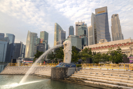 SINGAPORE - SEPTEMBER 11, 2017: Morning sunrise at Marina Bay with the iconic Merlion and the downtown central business district in the background. The Merlion is the city's most recognizable icon depicted as a mythical creature with a lion's head and theのeditorial素材