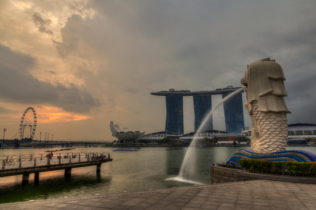 SINGAPORE - SEPTEMBER 10, 2017: Sunrise at Merlion Park with Marina Bay and Singapore Flyer in the background. The Merlion is the city's most recognizable icon depicted as a mythical creature with a lion's head and the body of a fish.のeditorial素材