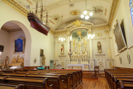 QUEBEC CITY, CANADA - AUG 21, 2012: Famous Notre-Dame-des-Victoires (Our Lady of Victories) Church at Place Royale in Old Quebec city. Erected in 1688, it is the oldest stone church in North America. It was declared an historical monument in 1929 and desiのeditorial素材