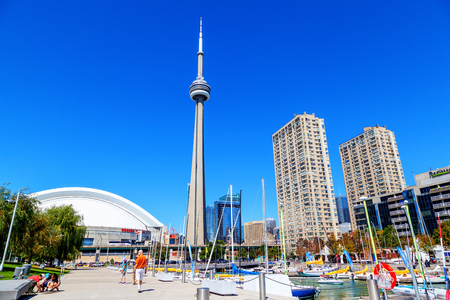 TORONTO, CANADA - AUG 29, 2012: Downtown marina in Toronto with landmark CN Tower, Rogers Centre and city skyline.のeditorial素材