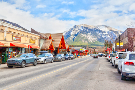 CANMORE, CANADA - OCT. 26, 2018: Downtown Main Street in Canmore Kananaskis of the Canadian Rockies. As a gateway to Banff National Park, the mountainous town draws thousands of visitors annually.のeditorial素材
