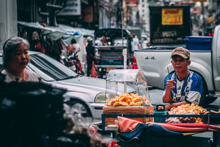 Bangkok, 12.11.18: Chinatown. Life in the streets of Bangkok. Vendor sell his goods in the streets of Chinatown.のeditorial素材