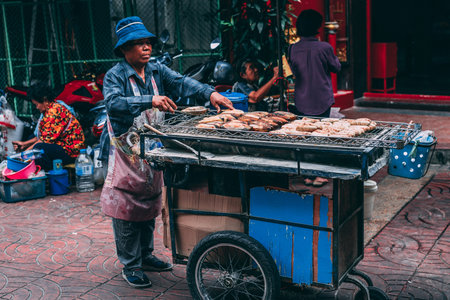 Bangkok, 12.11.18: Life in the streets of Bangkok. Vendor sell his goods in the streets of Chinatownのeditorial素材