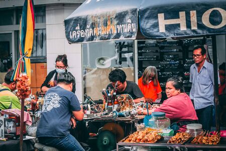 Bangkok, 12.11.18: Chinatown. Life in the streets of Bangkok. Vendor sell his goods in the streets of Chinatown.のeditorial素材