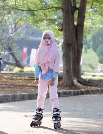 Jakarta, Indonesia - 28.10.2018 A little girl is rollerblading in the car free day areaのeditorial素材