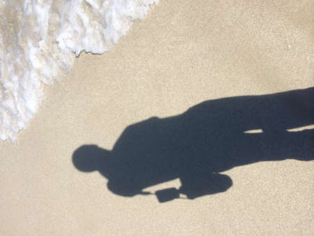 Summer sea waves squeak and my light shadow drawing