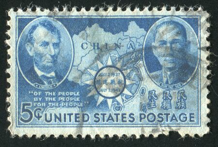 UNITED STATES - CIRCA 1942: stamp printed by United states, shows Lincoln, Sun Yat-sen and Map, circa 1942のeditorial素材