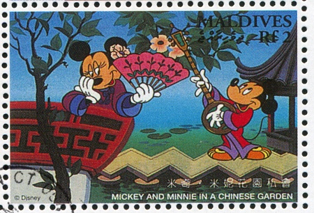MALDIVE ISLANDS - CIRCA 1996: stamp printed by Maldive Islands, shows Mickey, Minnie, in Chinese Garden, circa 1996のeditorial素材