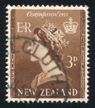 NEW ZEALAND - CIRCA 1952: stamp printed by New Zealand, shows shows queen Elizabeth II, circa 1952のeditorial素材