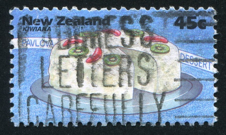 NEW ZEALAND - CIRCA 1994: stamp printed by New Zealand, shows Pavlova Dessert, circa 1994の写真素材