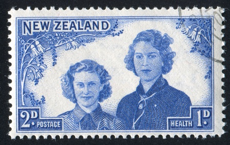 NEW ZEALAND - CIRCA 1944: stamp printed by New Zealand, shows Princesses Margaret Rose and Elizabeth, circa 1944のeditorial素材