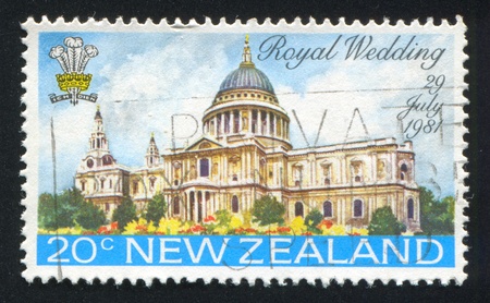 NEW ZEALAND - CIRCA 1981: stamp printed by New Zealand, shows St. Paulâs Cathedral, circa 1981のeditorial素材