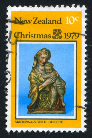 NEW ZEALAND - CIRCA 1979: stamp printed by New Zealand, shows Christmas, Virgin and Child, by Lorenzo Ghiberti, circa 1979のeditorial素材