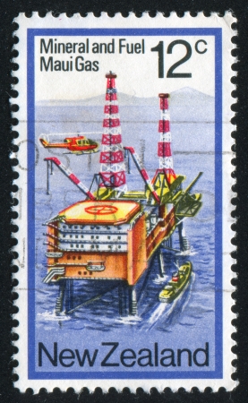 NEW ZEALAND - CIRCA 1978: stamp printed by New Zealand, shows The sea and its resources, Maui Gas Drilling Platform, circa 1978の写真素材