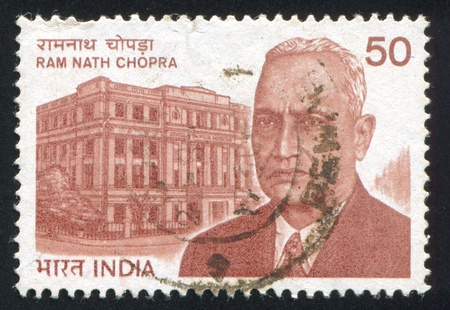 INDIA - CIRCA 1983: stamp printed by India, shows Ram Nath Chopra, circa 1983のeditorial素材