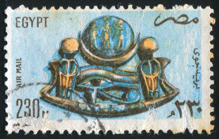 EGYPT - CIRCA 1981: stamp printed by Egypt, shows Seeing eye Medallion, circa 1981のeditorial素材
