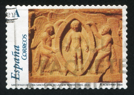 SPAIN - CIRCA 2004: stamp printed by Spain, shows Detail of Sarcophagus of Dona Sancha, Mon de Las, M.M. Benedictinas, Jaca, circa 2004のeditorial素材