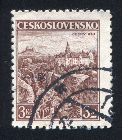 CZECHOSLOVAKIA - CIRCA 1936: stamp printed by Czechoslovakia, shows Castle at Cesky Raj, circa 1936のeditorial素材