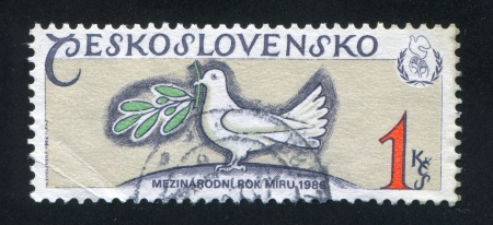 CZECHOSLOVAKIA - CIRCA 1986: stamp printed by Czechoslovakia, shows Dove and laurel branch, circa 1986のeditorial素材