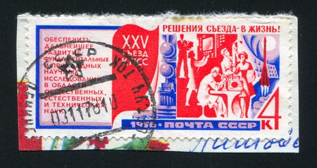 RUSSIA - CIRCA 1976: stamp printed by Russia, shows Science, circa 1976のeditorial素材