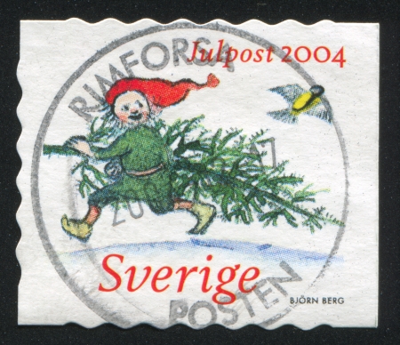SWEDEN - CIRCA 2004: stamp printed by Sweden, shows Gnome with Christmas tree, circa 2004のeditorial素材