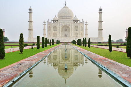The Taj Mahal is a mausoleum located in Agra, India, built by Mughal emperor Shah Jahanのeditorial素材