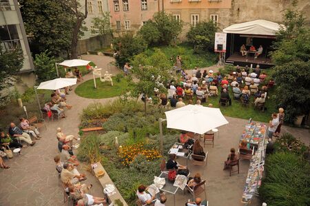 27. AUGUST 2008 - BRATISLAVA, SLOVAKIA - Cultural summer - an art/entertainment meeting in Old town of Bratislava, Slovakiaのeditorial素材