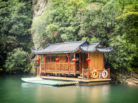 Baofeng Lake Boat Trip in a rainy day with clouds and mist at Wulingyuan, Zhangjiajie National Forest Park, Hunan Province, China, Asiaのeditorial素材