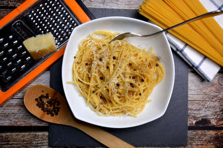 spaghetti cacio e pepe classic Italian dishの写真素材