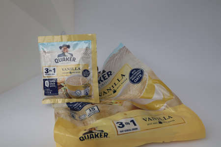 Johor, Malaysia-July 20, 2021: Quaker Vanilla 3 in 1 for a nutritious breakfast.のeditorial素材