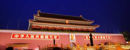night scene of the Tiananmen Gate of Heavenly Peace.Tiananmen Gate in Beijing,China.It was built in 1420,Now it become a very famous tourist attraction,thousands of tourist visit the Tiananmen Gate all around the world every day.And it is also the landmarのeditorial素材