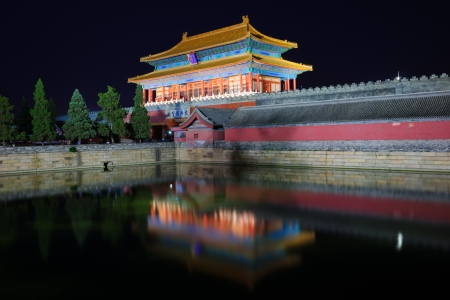 the Gate of Devine Might in Forbidden City,night scene.the Forbidden City was built in 1420,it remain intact through the Ming and Qing dynasty.Both in Ming and Qing dynasty,the emperors lived in Forbidden City and managered this country.It is included in のeditorial素材