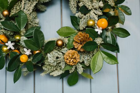 Close-up of a Christmas wreath on a wall in a houseの写真素材
