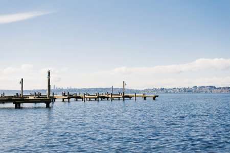 Kirkland, Washington, USA. February 2020. The waterfront of lake Washington in clear weather. Lake view.のeditorial素材