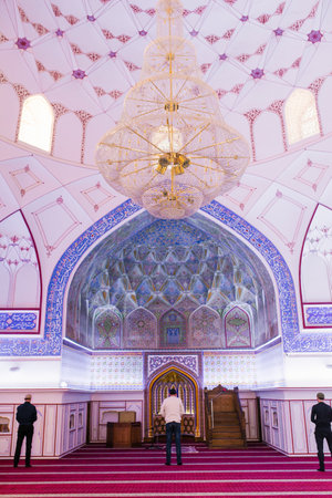 Bukhara, Uzbekistan. December 2021. Interior and worshippers at the Bolo House Mosqueのeditorial素材