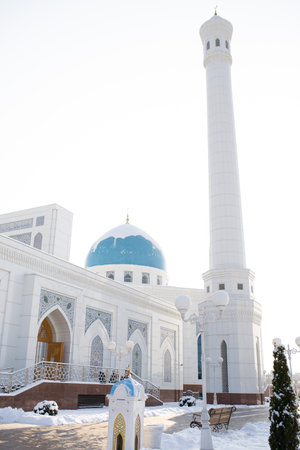 Tashkent, Uzbekistan. December 2020. White Mosque Minorのeditorial素材