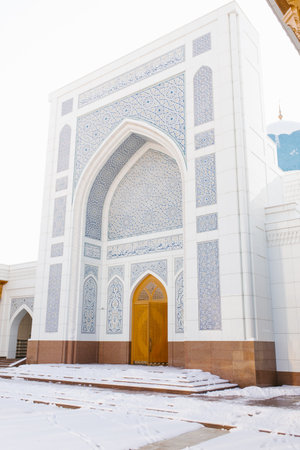 Tashkent, Uzbekistan. December 2020. White Mosque Minorのeditorial素材