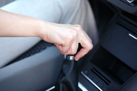 Hand shifting manual gears