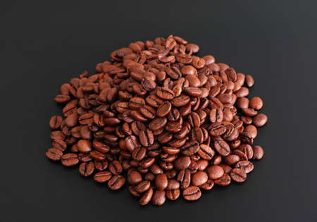 Coffee beans on black backgroundの写真素材