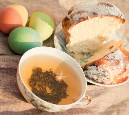 Pasch eggs and cake